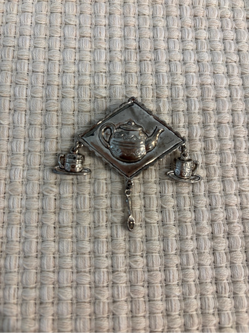 VINTAGE TEA TIME PIN